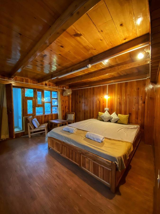 Pine Tower Inn Manāli エクステリア 写真