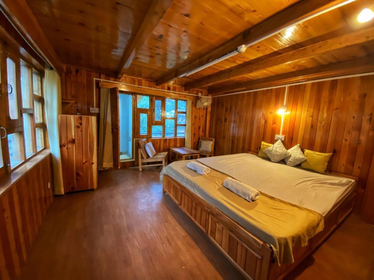 Pine Tower Inn Manāli エクステリア 写真