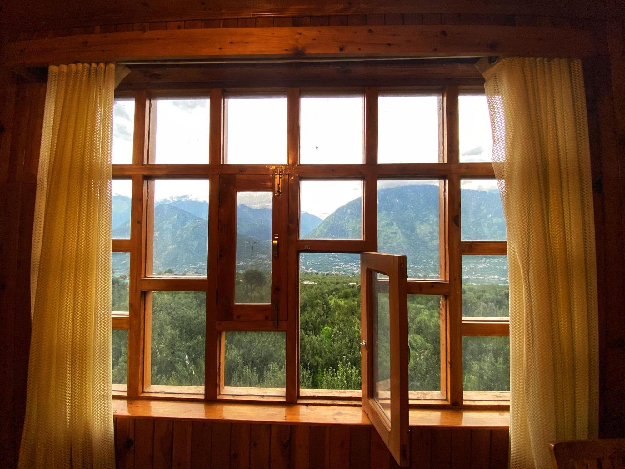 Pine Tower Inn Manāli エクステリア 写真